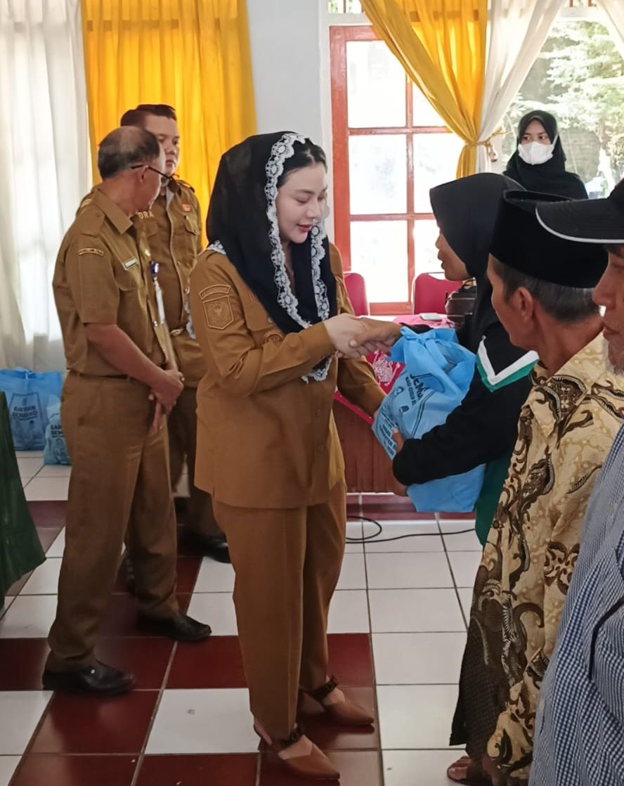 Bupati Brebes Salurkan 441 Paket Sembako untuk Warga Terdampak Bencana di Wilayah Brebes Selatan 1 IMG 20260316 WA0108