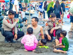 Polisi Perketat Pengamanan Pantai di Tegal Saat H+1 Lebaran, Kunjungan Capai 3.600 Orang