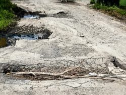 Jalan Jatibarang-Tegalwulung Rusak Parah, Lubang Maut Tersembunyi di Bawah Genangan Air Mengancam Warga