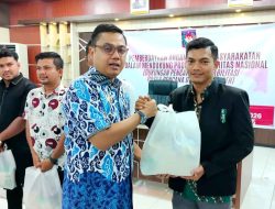 Wali Kota Langsa Serahkan Bantuan Sembako Kemendagri Kepada Ormas