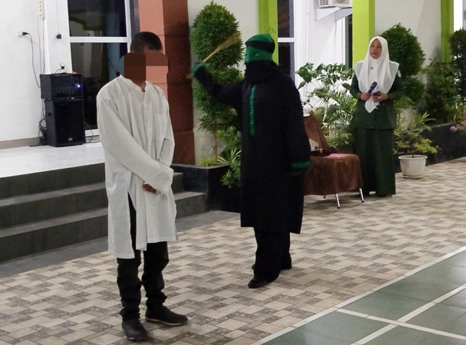 WH Kota Langsa Cambuk Dua Penjudi di Kejaksaan Negeri 1 IMG 20260312 224857