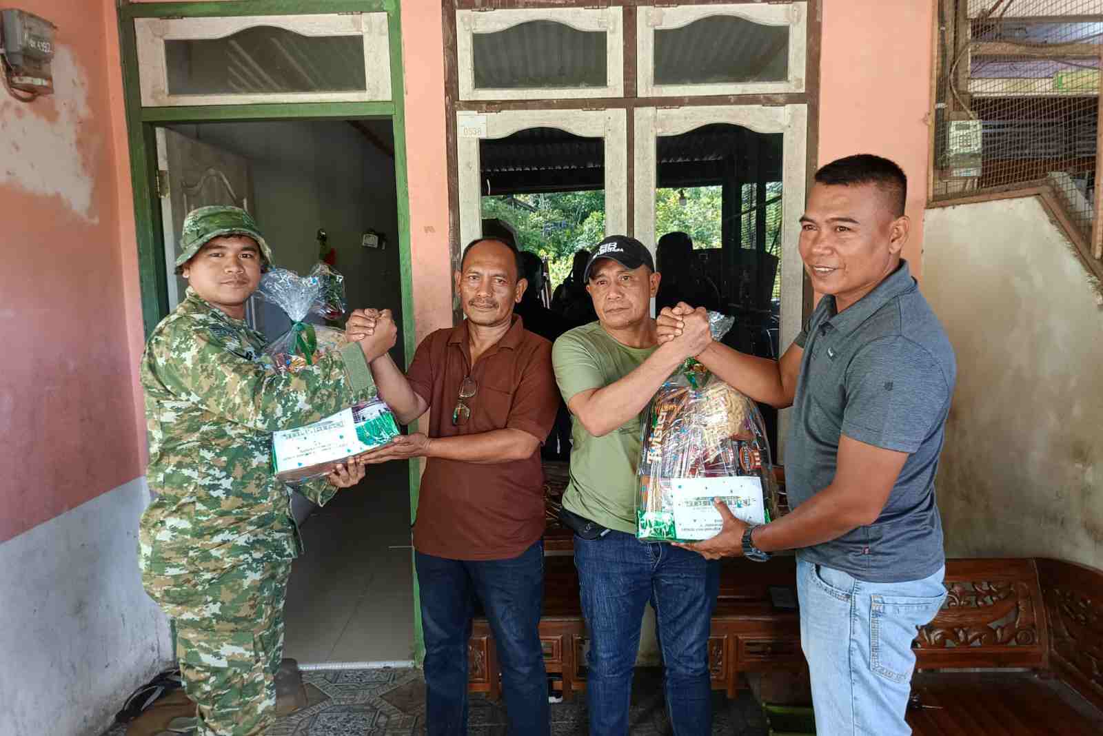 Kodim 0115/Simeulue Bagikan Parcel Lebaran untuk Mantan Kombatan, Perkuat Silaturahmi dan Kebersamaan 1