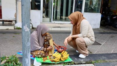 Kak Na Keliling Kota Berbagi Daging Meugang