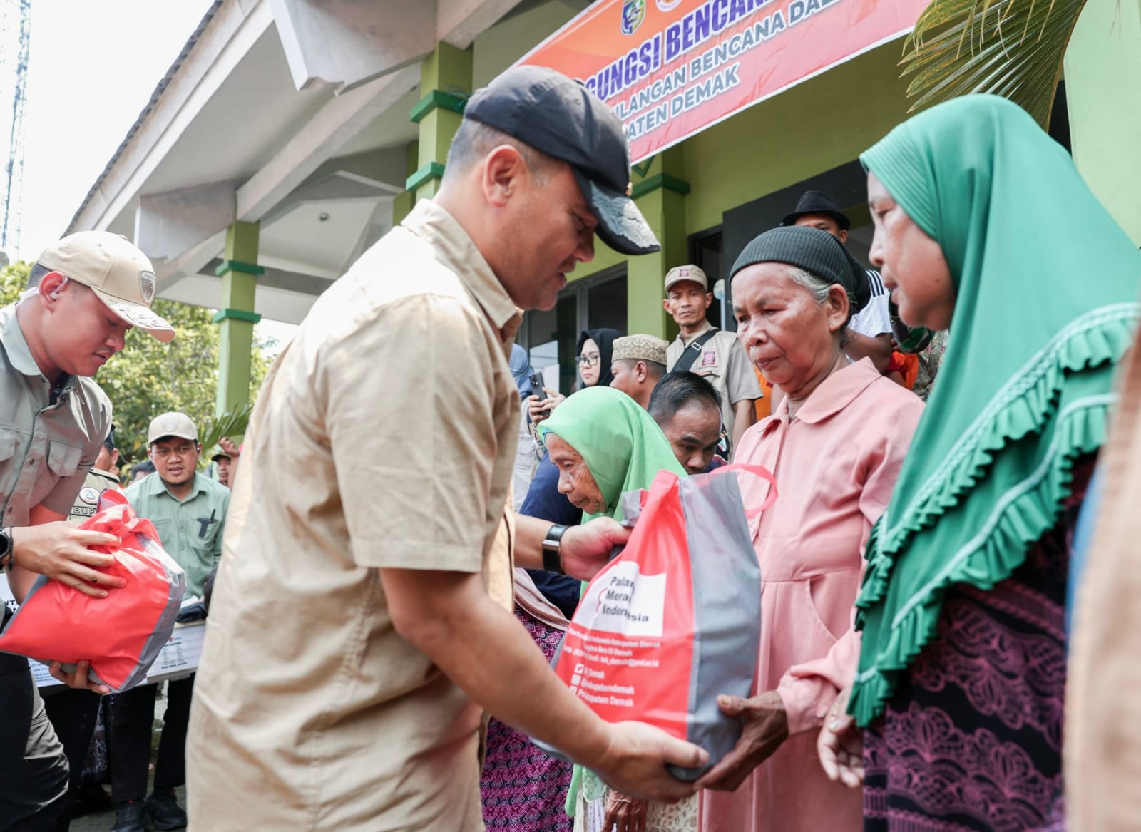 Tanggul Sungai Tuntang Jebol, 2.839 Warga Demak Mengungsi, Pemprov Jateng Salurkan Bantuan Rp236 Juta 1 IMG 20260404 WA0054