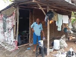 Rezim Mberesi Umah, Gubuk Latif Masih Reyot di Samping Kuburan