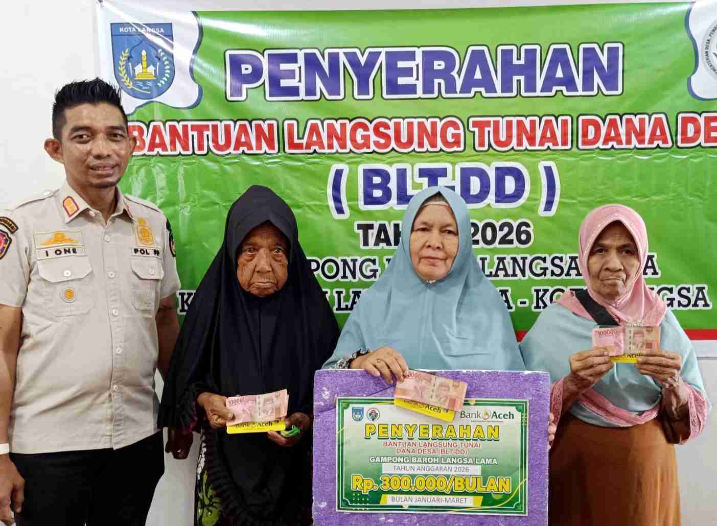 Gampong Baroh Langsa Lama Serah BLT DD Tahun 2026 kepada Puluhan Lansia 1 IMG 20260408 152742