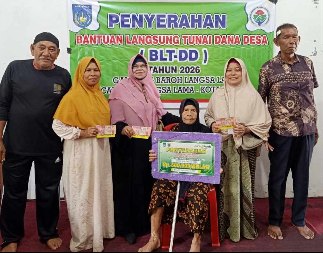 Gampong Baroh Langsa Lama Serah BLT DD Tahun 2026 kepada Puluhan Lansia 2 IMG 20260408 152902