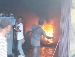 Toko Service Mobil Terbakar di Langsa, Empat Mobil Damkar Terlibat Padamkan Api