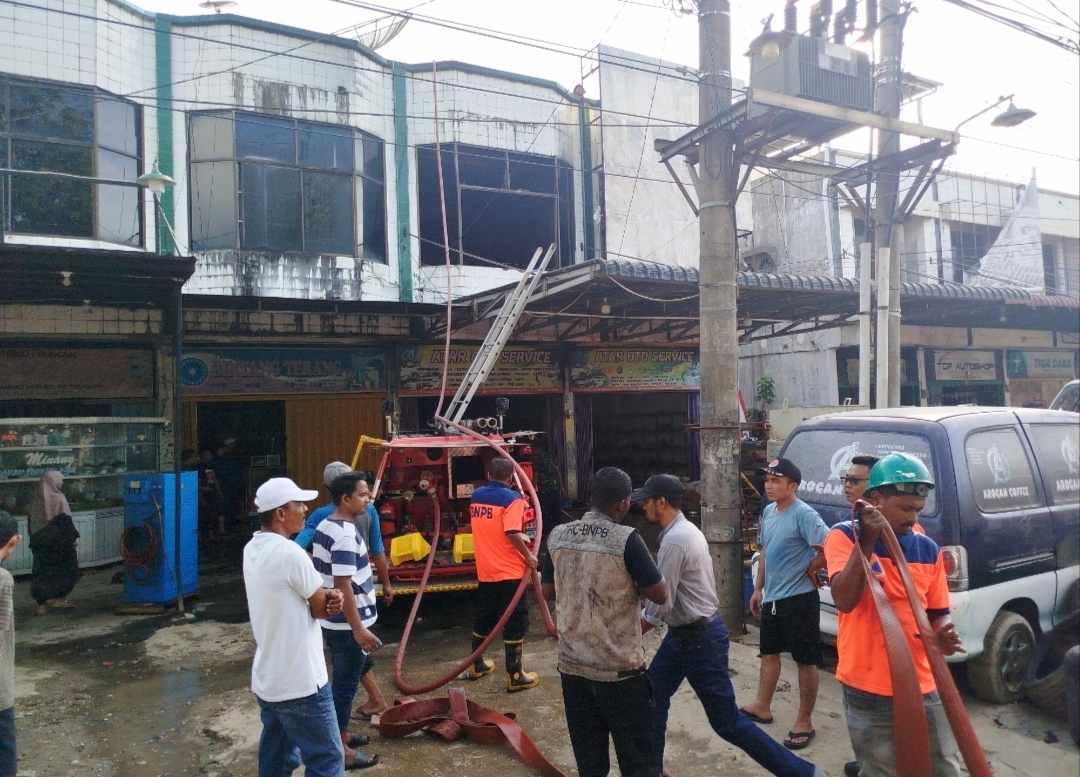 Toko Service Mobil Terbakar di Langsa, Empat Mobil Damkar Terlibat Padamkan Api 2 IMG 20260412 175224