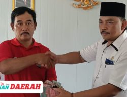 Wujudkan Transparansi, Kepala Desa Padasari Serahkan Sisa Dana Bantuan Bencana Senilai Rp108 Juta ke Panitia
