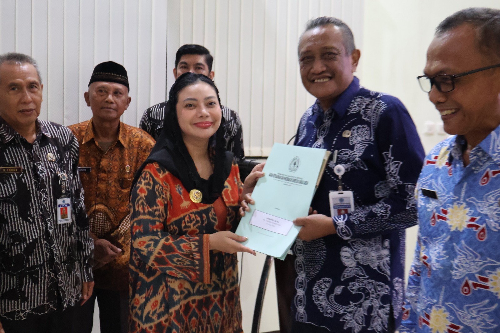 Pemkab Brebes Serahkan SK Pensiun kepada 37 ASN: Pensiun Bukan Akhir Pengabdian, Tapi Awal Berkarya di Tengah Masyarakat 1 IMG 20260521 WA0004