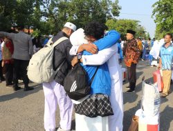 Suasana Haru Bahagia Sambut Kepulangan Jemaah Haji Kloter 6 Brebes di Islamic Center