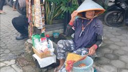 Juru Parkir Lansia Gagalkan Pencurian Rp3,6 M, Uang Terima Kasih Rp100 Ribu Langsung Dibagi ke Rekan