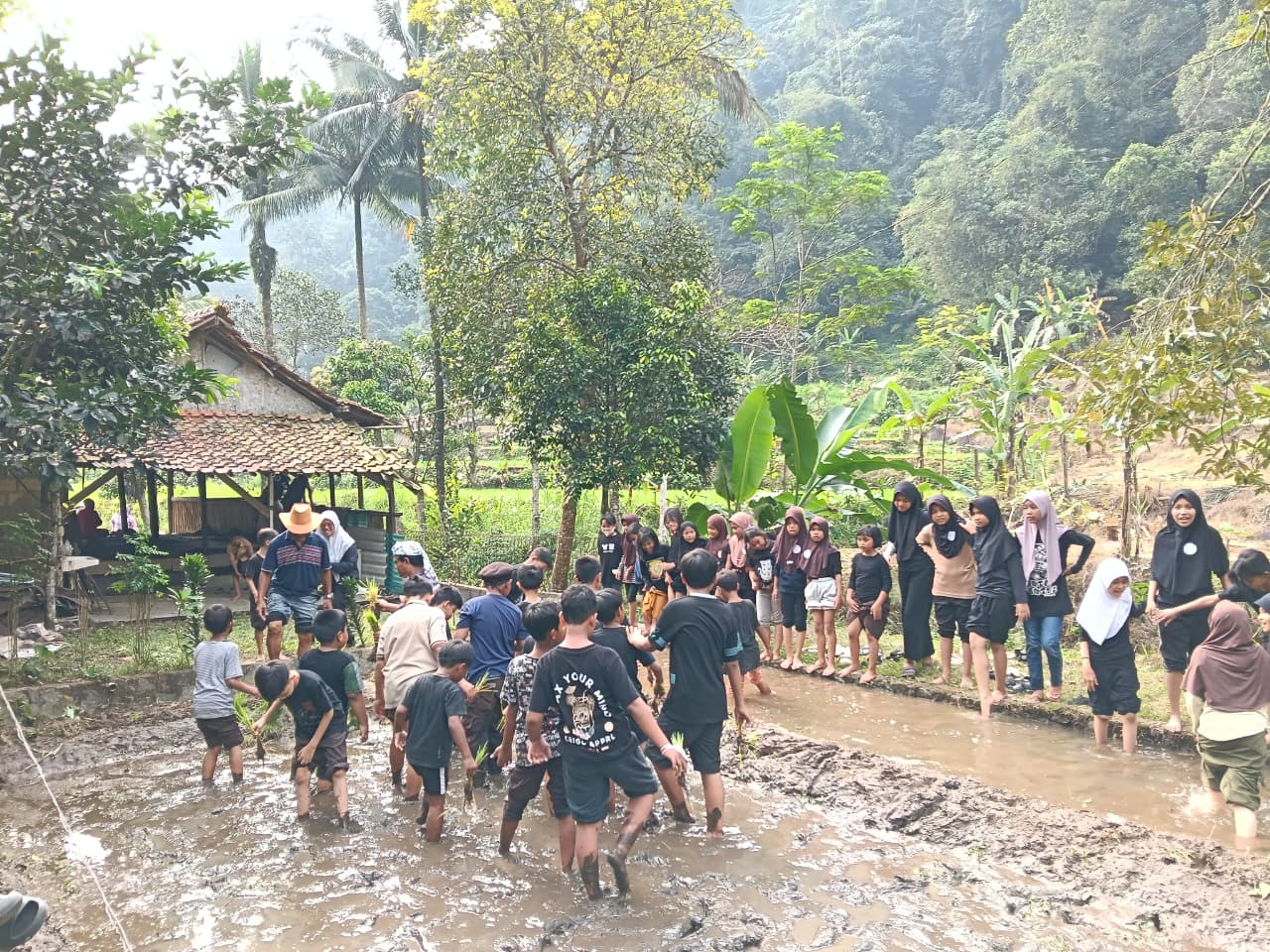 Perkemahan Pramuka SDN 09 Lenteng Agung: 53 Siswa Belajar Mandiri dan Cinta Alam di Wisata Alam Pangrango 1 IMG 20260620 WA0033