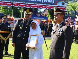 Juru Parkir Gagalkan Pencurian Uang Nasabah Rp3,6 Miliar Terima Penghargaan di HUT Bhayangkara ke-80