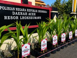 Kapolres Lhokseumawe Ganti Papan Bunga dengan Bibit Pohon, Hari Bhayangkara ke-80 Usung Semangat Go Green