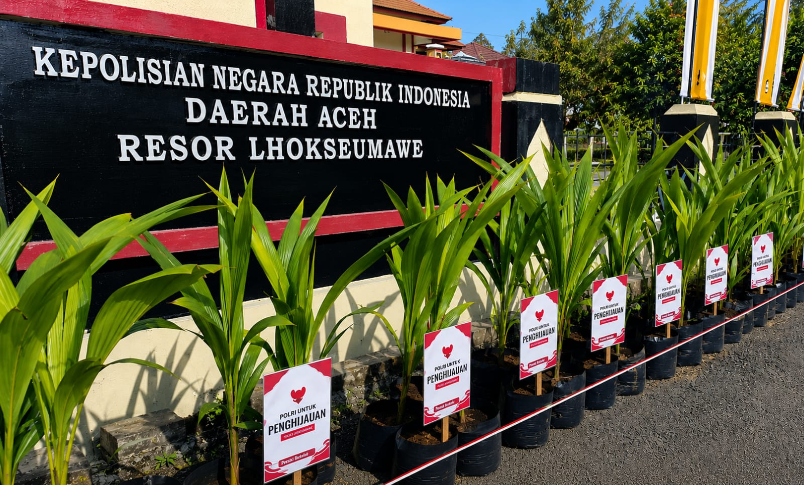 Kapolres Lhokseumawe Ganti Papan Bunga dengan Bibit Pohon, Hari Bhayangkara ke-80 Usung Semangat Go Green 1 IMG 20260703 WA0018