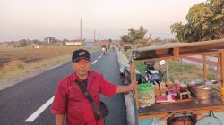 Dulu Keliling, Kini Mangkal Tetap: Jalan Baru Jagalempeni-Tegalgandu Bawa Rezeki Pedagang Bakso