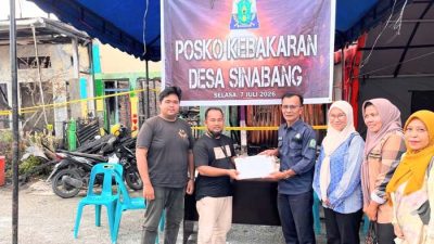 Plt. Kadis Dukcapil Simeulue Serahkan Dokumen Pengganti KK dan Akta bagi Korban Kebakaran Sinabang 1 IMG 20260711 WA0025 1