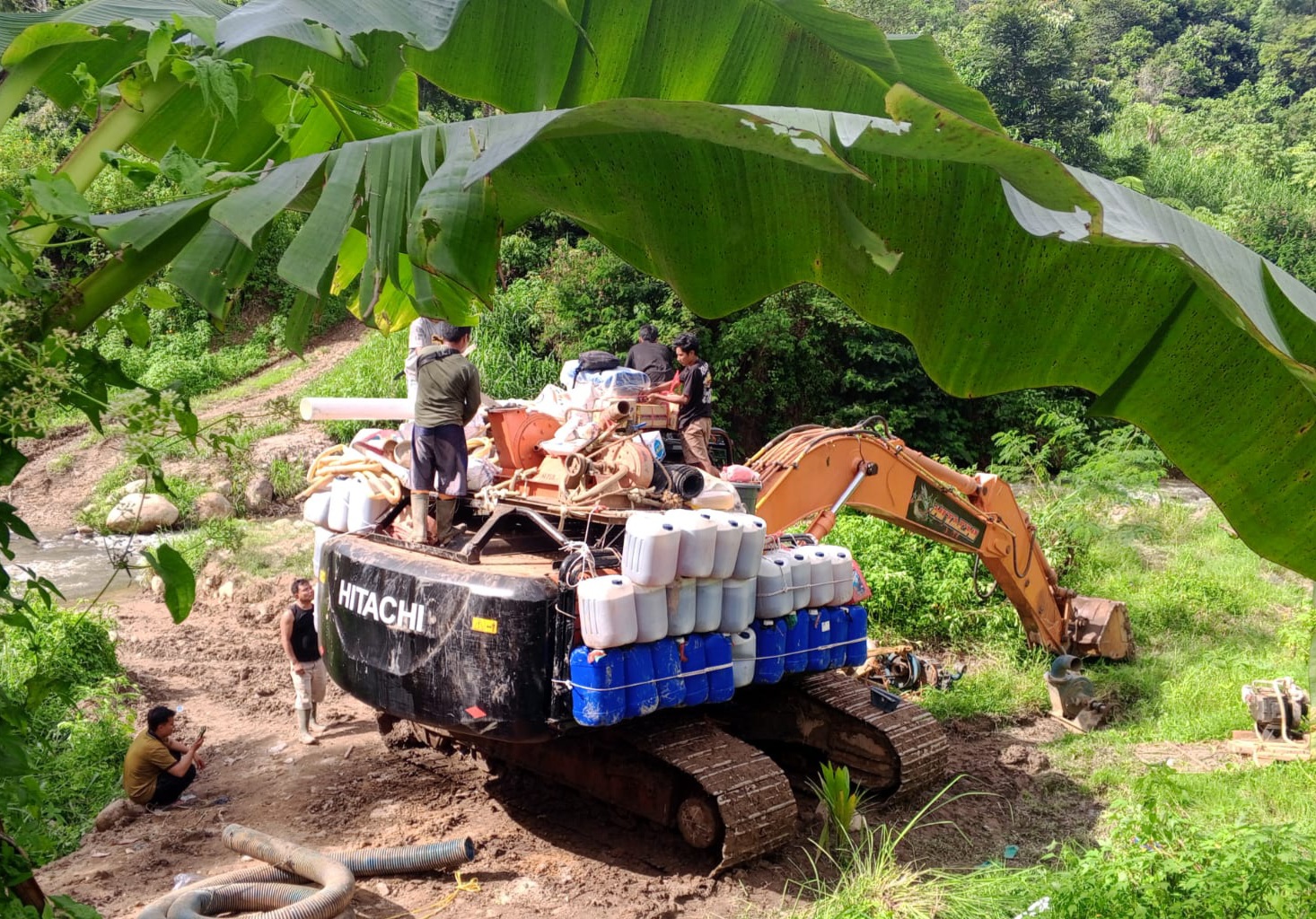 PETI Pantai Cermin Meluas, Puluhan Alat Berat Diduga Masih Beroperasi 1 IMG 20260718 WA0008