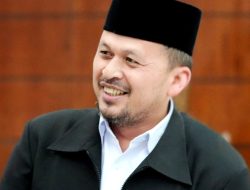 Profil Guru dalam Pendidikan Islam: Penjaga Cahaya Ilmu dan Pembentuk Peradaban