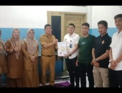 Kadinkes Simeulue Serahkan Sertifikat SLHS SPPG Ameria Bahagia