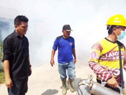 Calon Geuchik Nomor 2 Ansari Fogging Rumah Warga Gampong Sungai Pauh Induk
