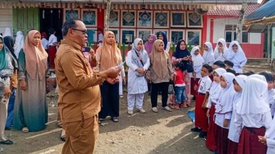 Kadisdik Simeulue Tinjau Pelaksanaan MPLS, Pastikan Siswa Baru Merasa Nyaman dan Siap Belajar 2 IMG 20260717 152315 774