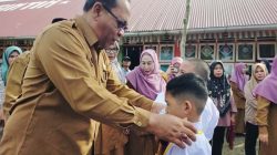 Kadisdik Simeulue Tinjau Pelaksanaan Hari Pertama Masuk Sekolah 6 WhatsApp Image 2026 07 13 at 13.37.03