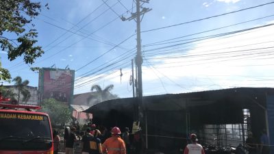 Kebakaran Hanguskan Sejumlah Bangunan Dekat Suzuya Mall Seutui, Kerugian Capai Rp1,5 Miliar 9 WhatsApp Image 2026 07 27 at 00.01.19