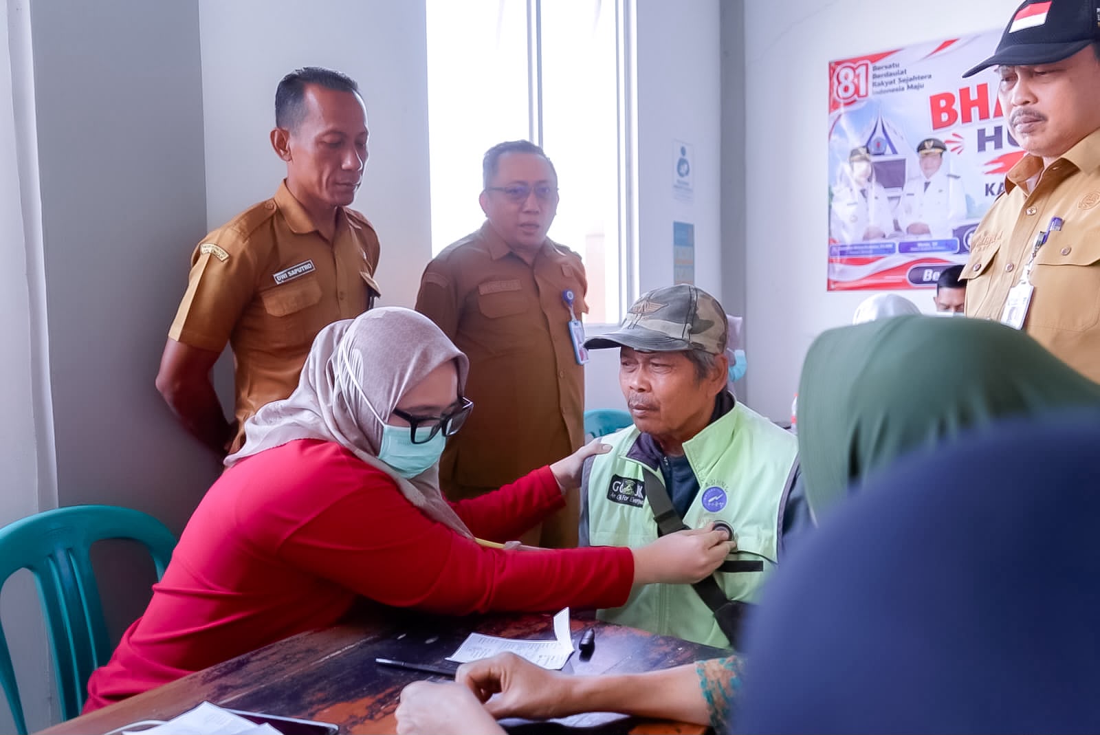 Sambut Kemerdekaan ke-81, Dinkesda Brebes Hadirkan Layanan Kesehatan Gratis bagi Pedagang Pasar Seng Bumiayu 1 IMG 20260810 WA0000