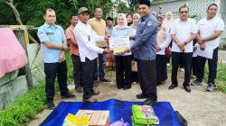 Pemko Langsa Serah Bantuan Masa Panik kepada Korban Kebakaran di Batee Puteh 4 IMG 20260812 131153