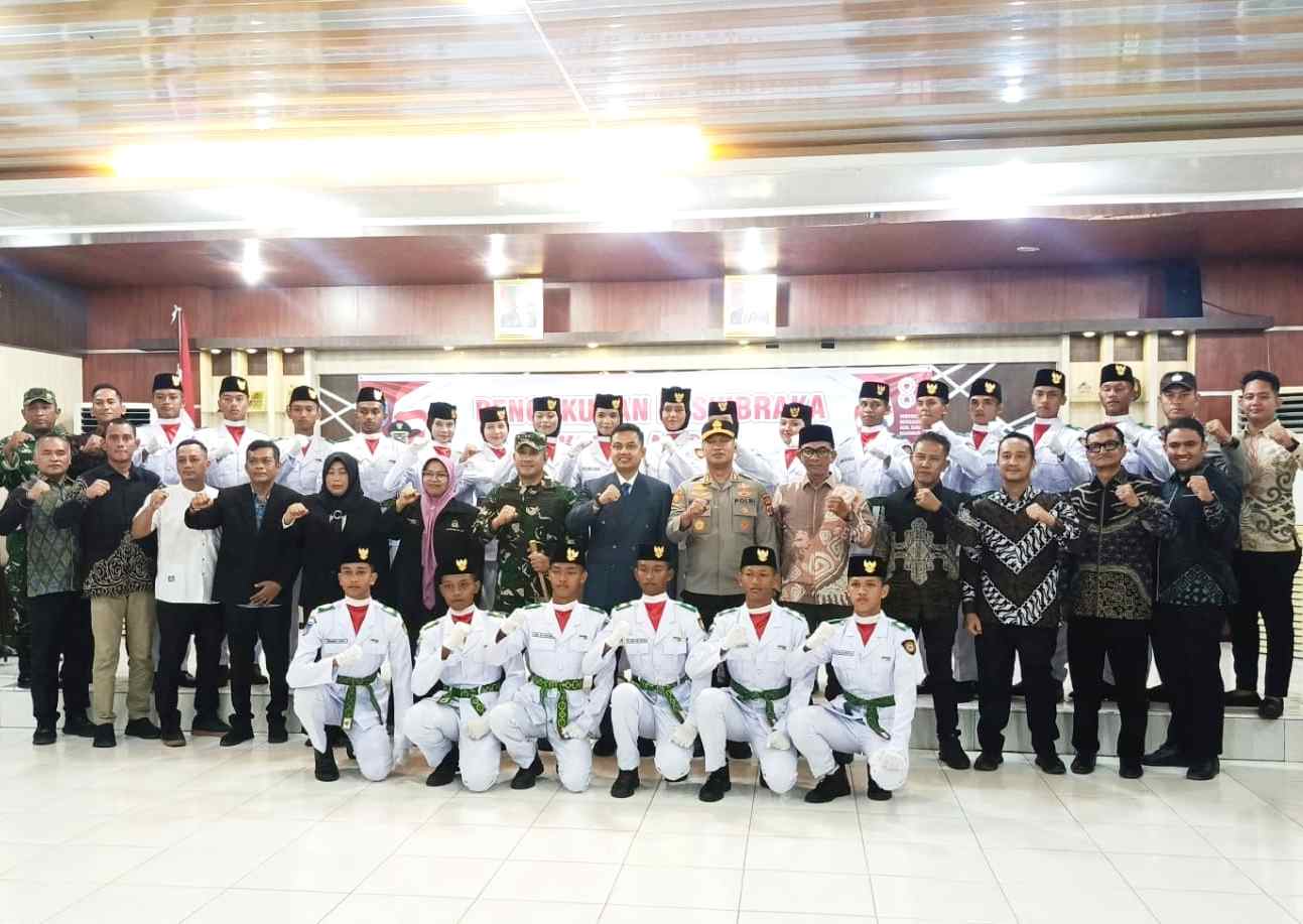 Kukuhkan 22 Paskibraka, Wali Kota Langsa Tekankan Disiplin dan Semangat Kebangsaan 2 IMG 20260816 001851