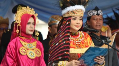 Kenakan Pakaian Adat Papua, Bupati Paramitha Tegaskan: Keberagaman Adalah Kekuatan Indonesia! 3 IMG 20260817 133458