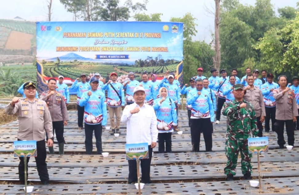 Dukung Swasembada Bawang Putih, Polres Brebes dan Dinas Pertanian Gelar Penanaman Serentak di Sirampog 1 IMG 20260819 213347