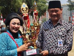 RSUD Brebes dan SMPN 2 Jatibarang Raih Juara Lomba Gerak Jalan Variasi HUT ke-81 RI
