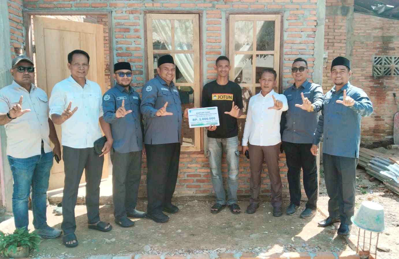 Para Korban Angin Puting Beliung Terima Bantuan Masa Panik Baitul Mal Kota Langsa 1 IMG 20260828 123639