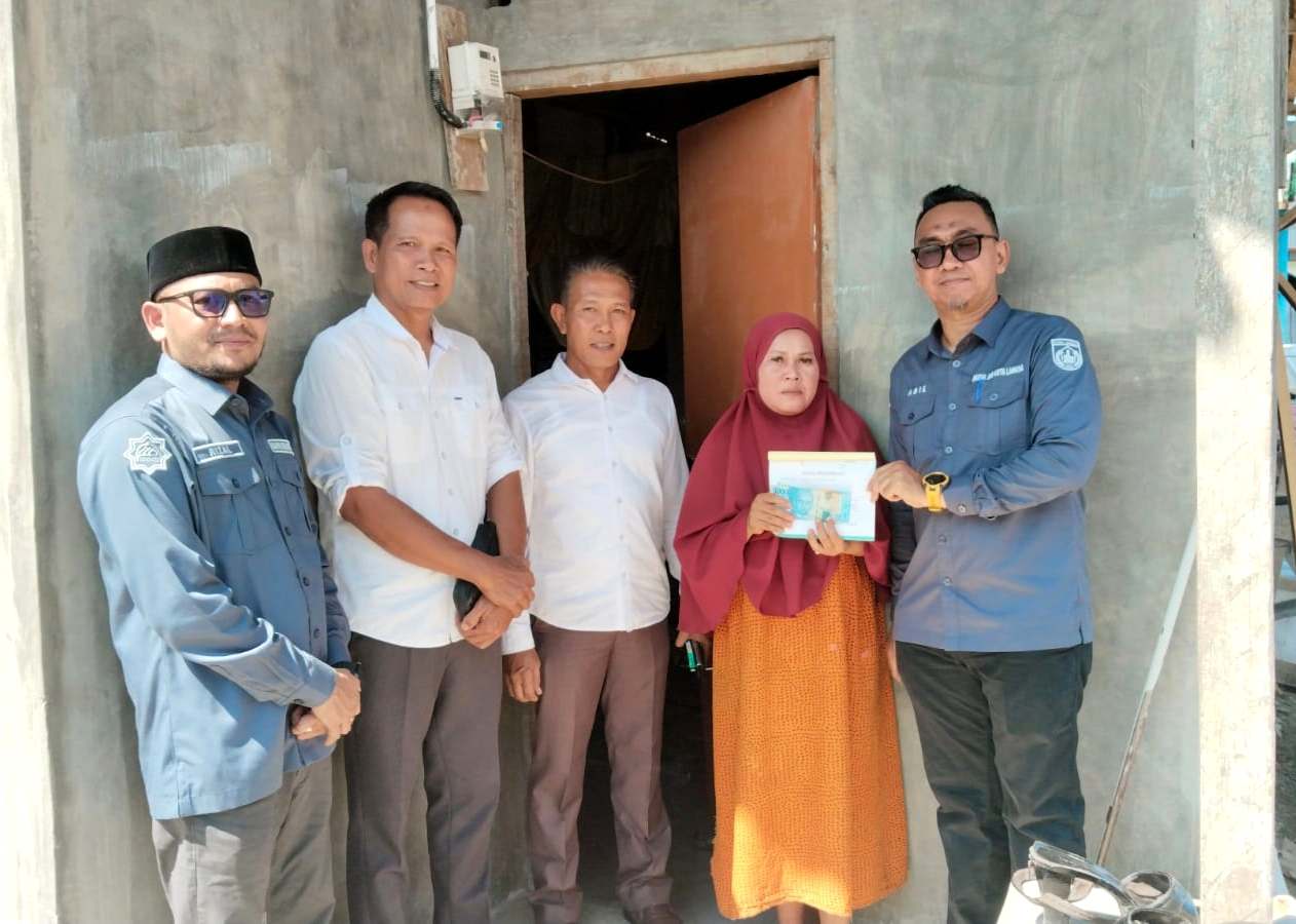 Para Korban Angin Puting Beliung Terima Bantuan Masa Panik Baitul Mal Kota Langsa 2 IMG 20260828 123713