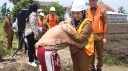 Harapan Baru di Dukuh Kendaga: Bupati Paramitha Letakkan Batu Pertama Rumah Layak Bagi Ibu Rasti