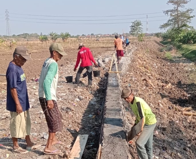 Sinergi Shanty Alda – PLN Peduli: Wujudkan Aspirasi Warga, Bangun Talud Penahan Luapan Air Sungai Soga 1 IMG 20260904 172358