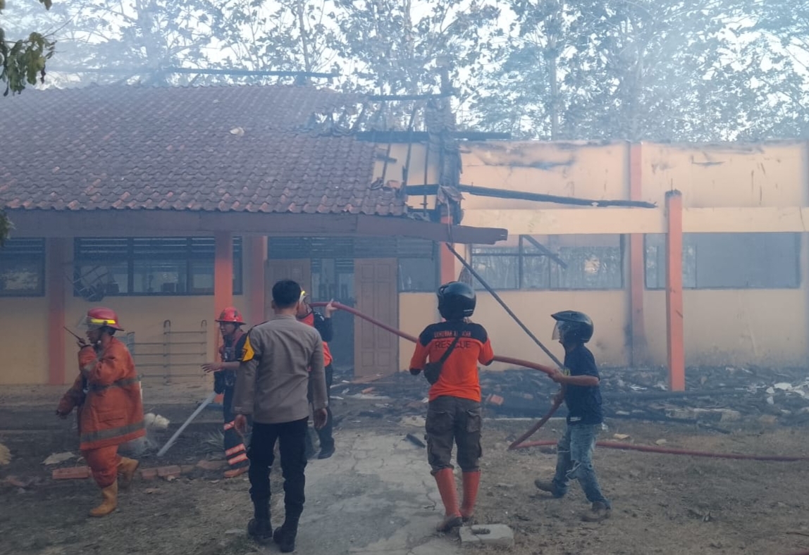 7 Ruang Kelas SMAN 1 Bantarkawung Hangus Terbakar, Kerugian Ditaksir Lebih Rp2 Miliar 1 IMG 20260905 214230