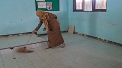 Hujan Abu Vulkanik Anak Krakatau Masuk Brebes, Siswa SMPN Larangan 4 Terpantau Terganggu