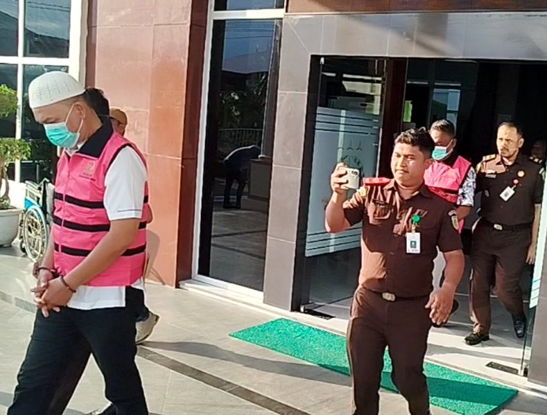 Kejari Langsa Tahan Empat Tersangka Kasus Korupsi Jalan dan Drainase di PUPR 3 IMG 20260908 183626