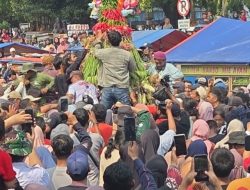 Menteri Pangan Zulkifli Hasan Buka Festival Bawang Merah Brebes, Ribuan Warga Serbu Karnaval Kirab Gunungan