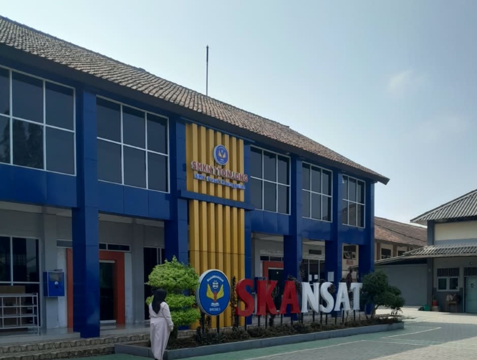 Aduan Jual Seragam Rp1,4 Juta di SMKN 1 Tonjong, Pihak Sekolah Bantah: Itu Informasi Bohong 1 IMG 20260914 210144