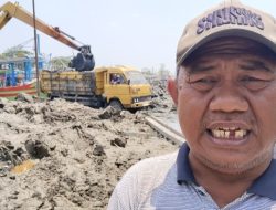 Sumbang Miliaran ke Kas Negara, Nelayan Kluwut Brebes Terpaksa Patungan Kuras Lumpur Pelabuhan