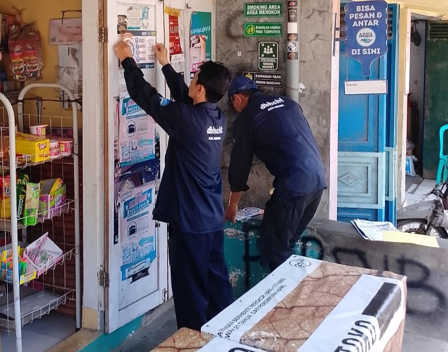 Gempur Rokok Ilegal, Dinkominfotik Brebes Edukasi Langsung Pedagang di Kecamatan Salem 1 IMG 20260923 110200