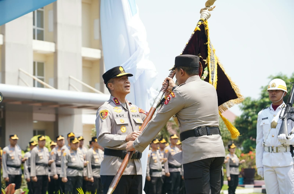 Serah Terima Pataka Maneka Tunggal Dharma: Irjen Pol Roy Hardi Siahaan Resmi Pimpin Polda Jateng 1 IMG 20261007 084054
