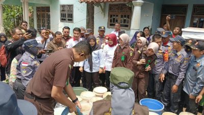 Kejari Brebes dan ASLINMAS Salurkan 50 Ribu Liter Air Bersih untuk Warga Taraban yang Krisis Air 9 IMG 20261016 114234