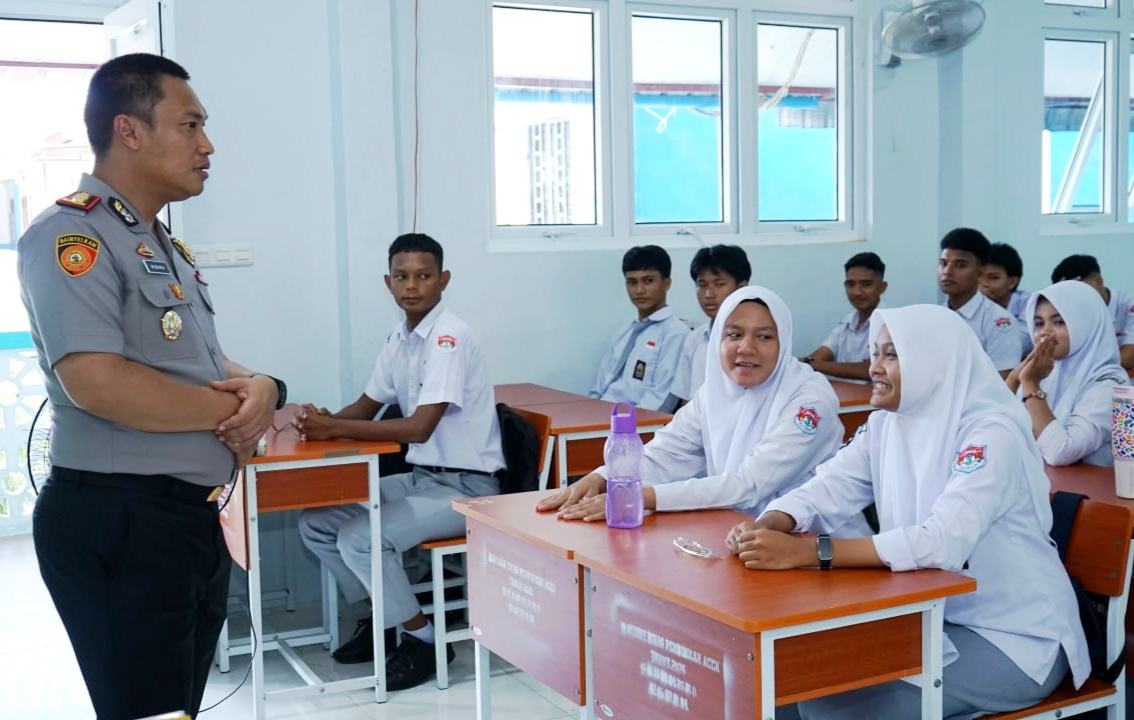 Kapolres Langsa Ajak Siswa Jauhi Narkoba dan Kenakalan Remaja dalam Saweu Sikula 1 IMG 20261019 115801